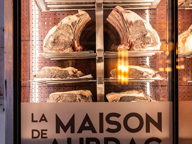 La Maison de l'Aubrac Restaurant La Maison de l Aubrac dry agedp Restaurant de viande ouvert tard et ouvert la nuit Paris Champs Elysees La Maison de l'Aubrac.jpg